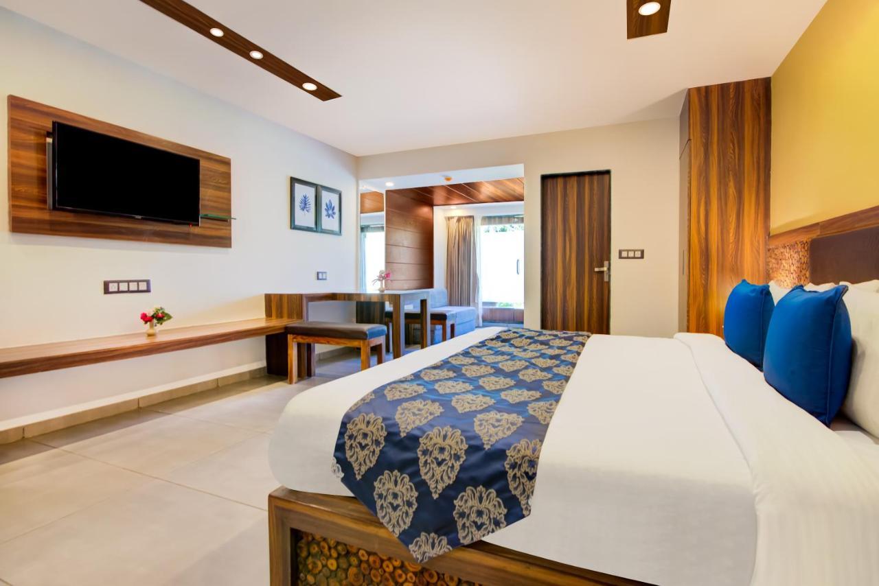Отель Club Mahindra Netrang Экстерьер фото