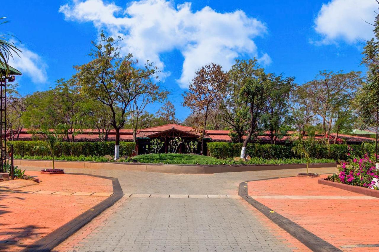 Отель Club Mahindra Netrang Экстерьер фото