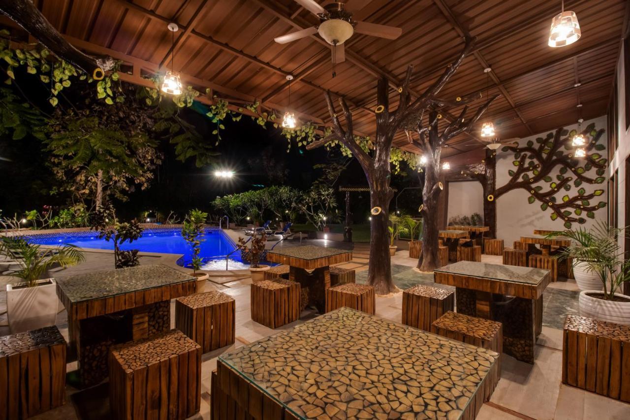 Отель Club Mahindra Netrang Экстерьер фото