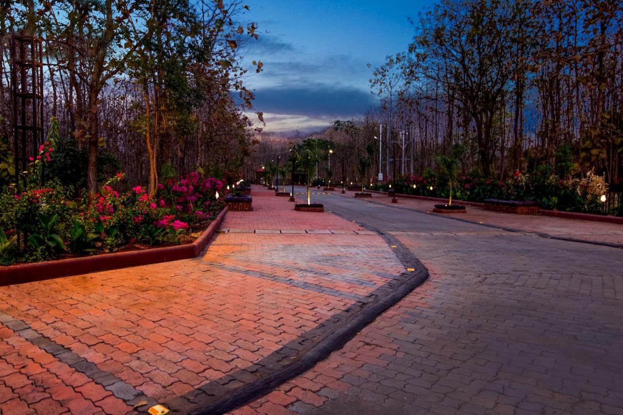 Отель Club Mahindra Netrang Экстерьер фото